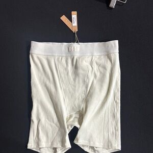 NWT SKIMS BOXER SHORTS CREAM